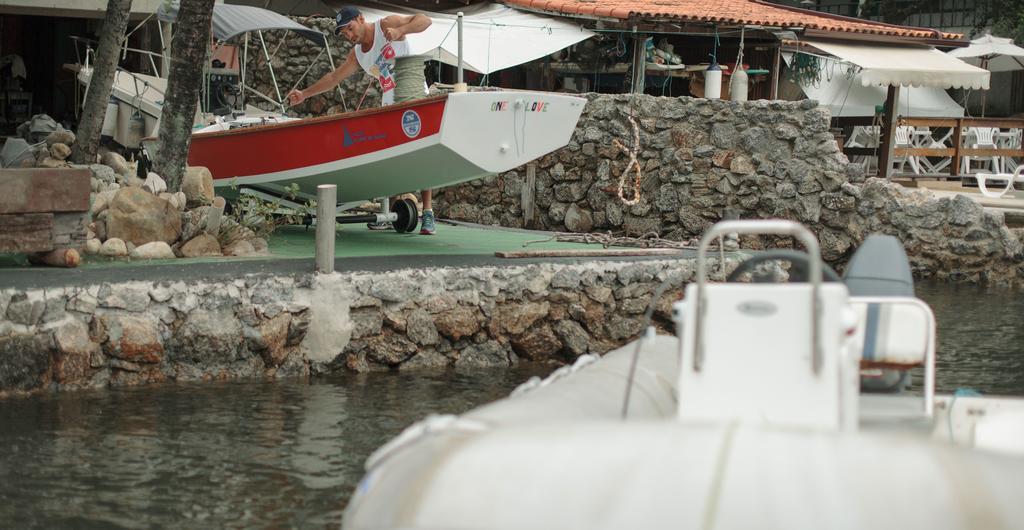 نيتيروي Porto Charitas Sailing Guest House المظهر الخارجي الصورة